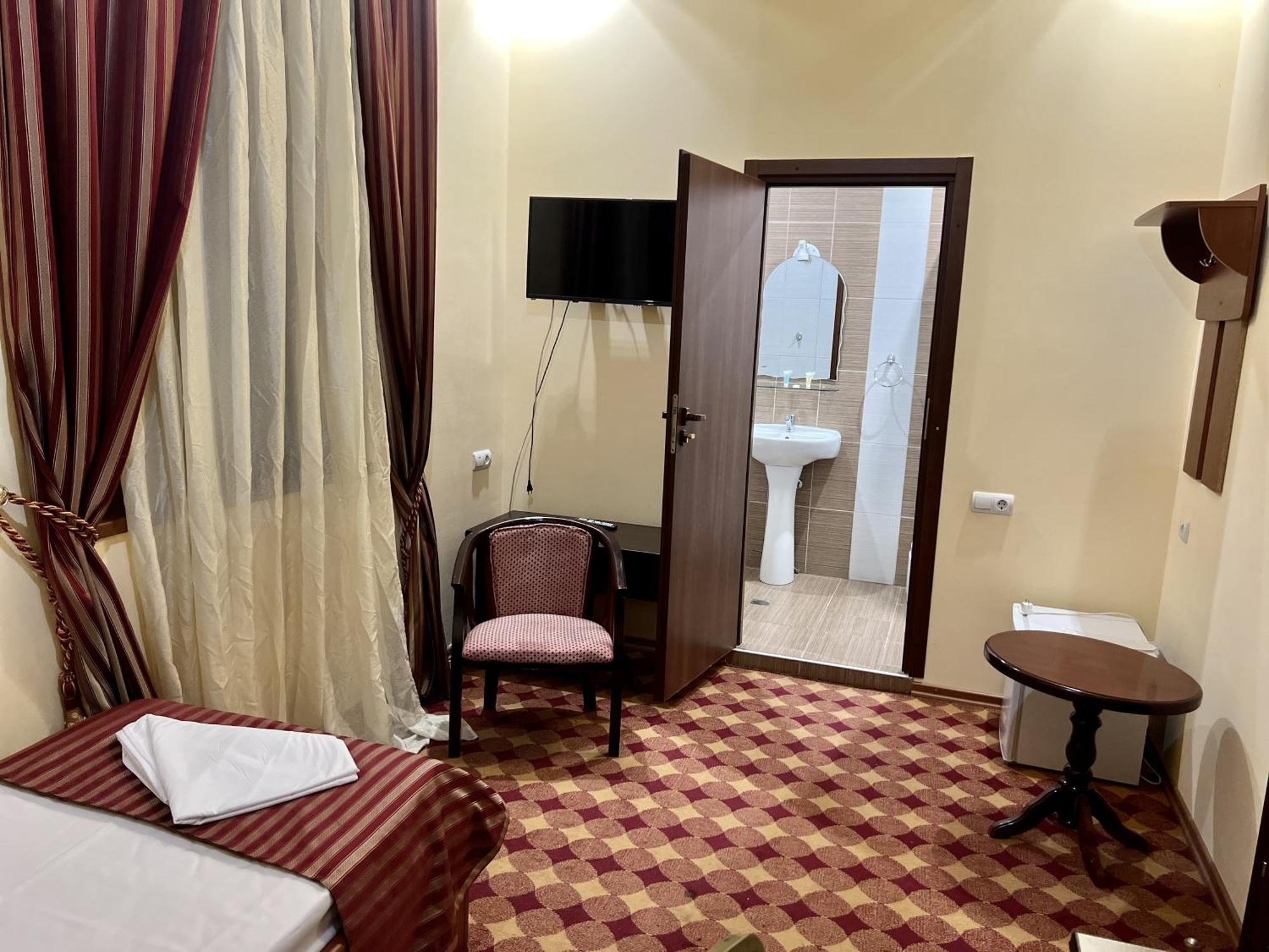 Armenian Royal Palace Ереван Екстериор снимка