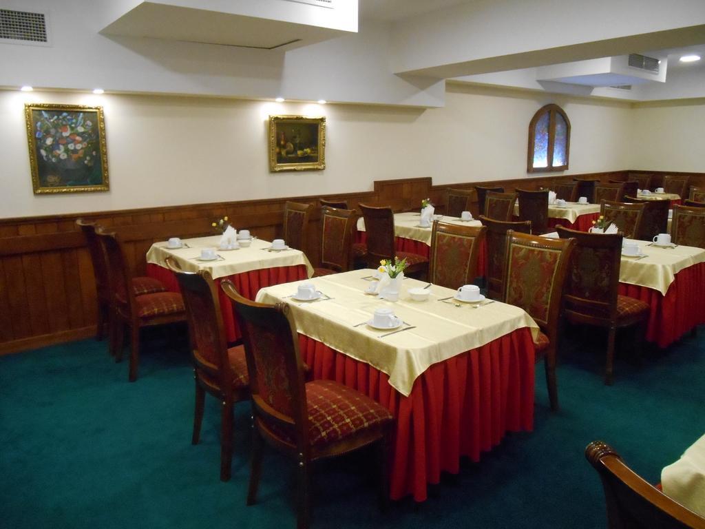 Armenian Royal Palace Ереван Екстериор снимка