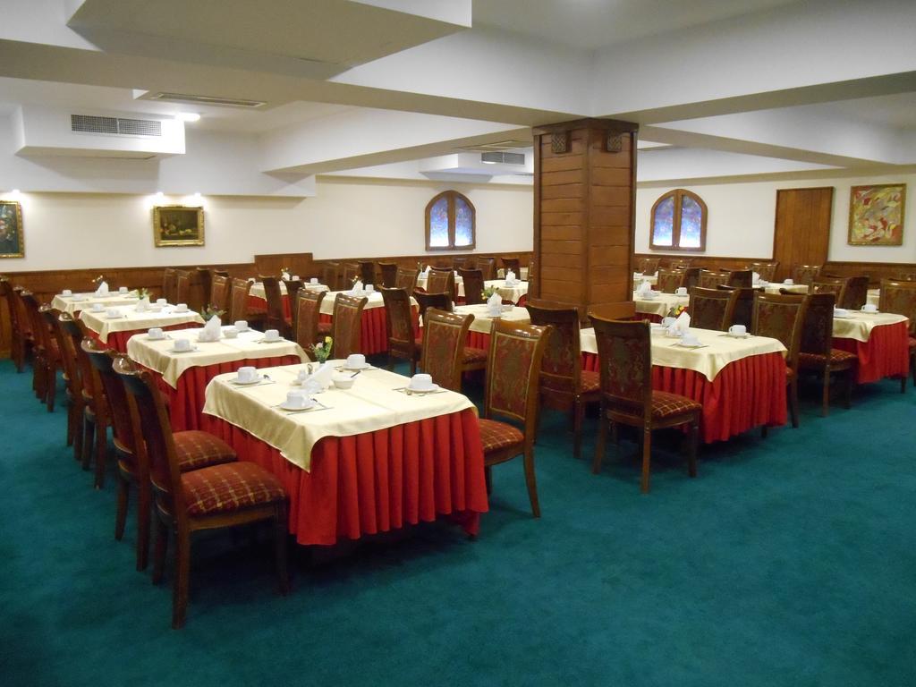 Armenian Royal Palace Ереван Екстериор снимка