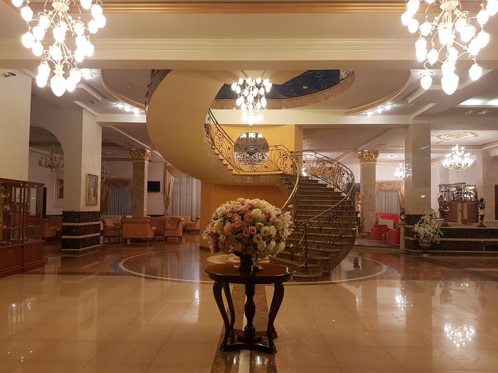 Armenian Royal Palace Ереван Екстериор снимка